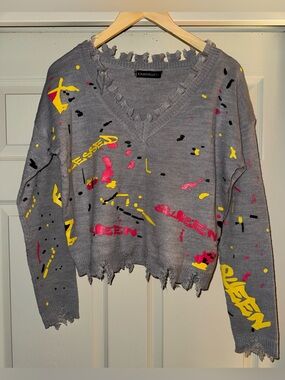 KASSUALLY v-neck pullover sweater, graffiti-style & distressed hem, sz L
